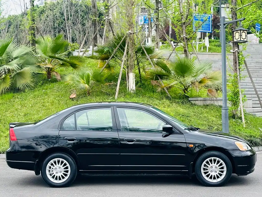 Honda Civic 2004 — фото 11