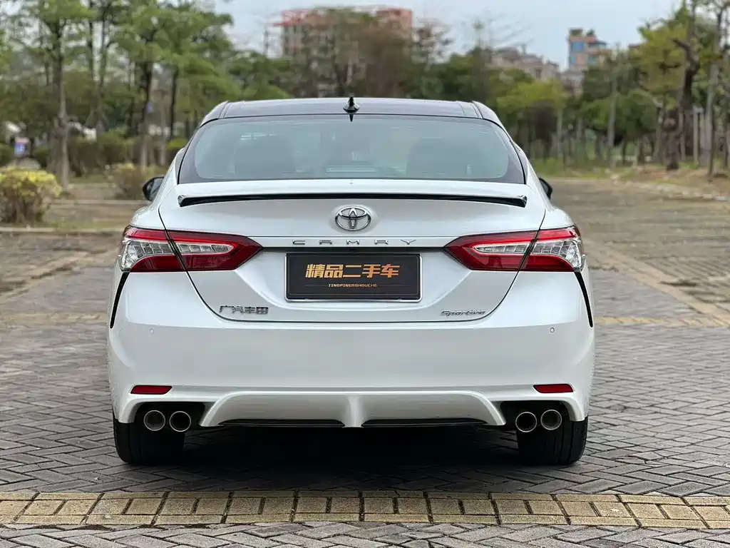 Toyota Camry 2023 — фото 4