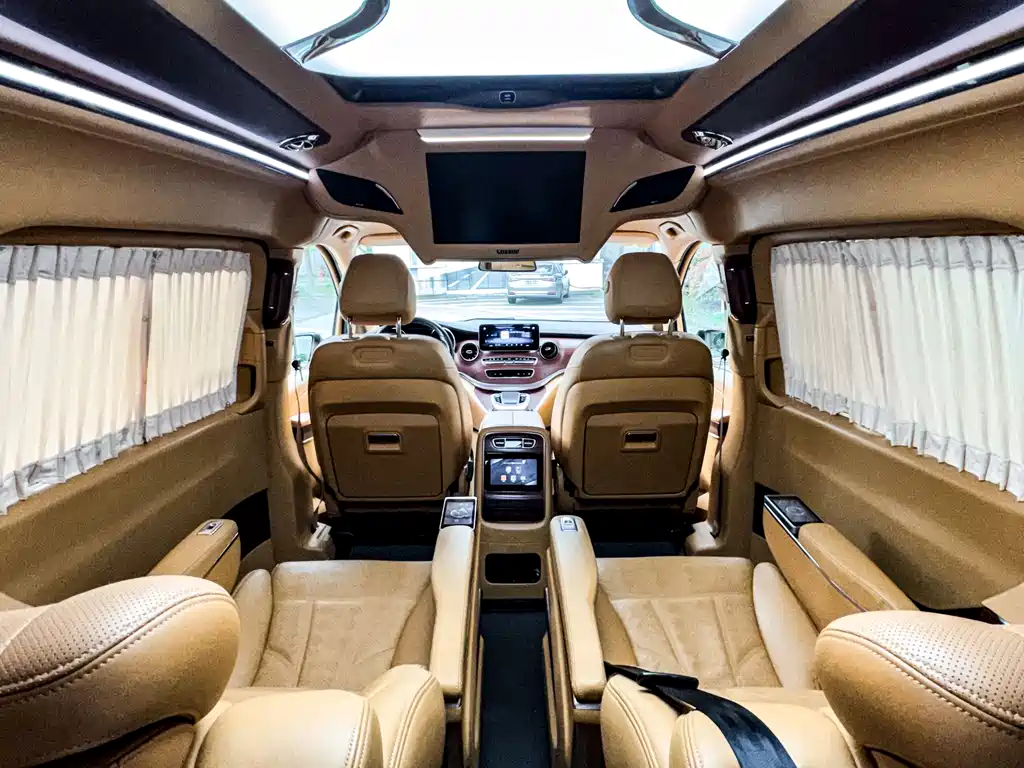 Mercedes-Benz V-Class 2022 — фото 11