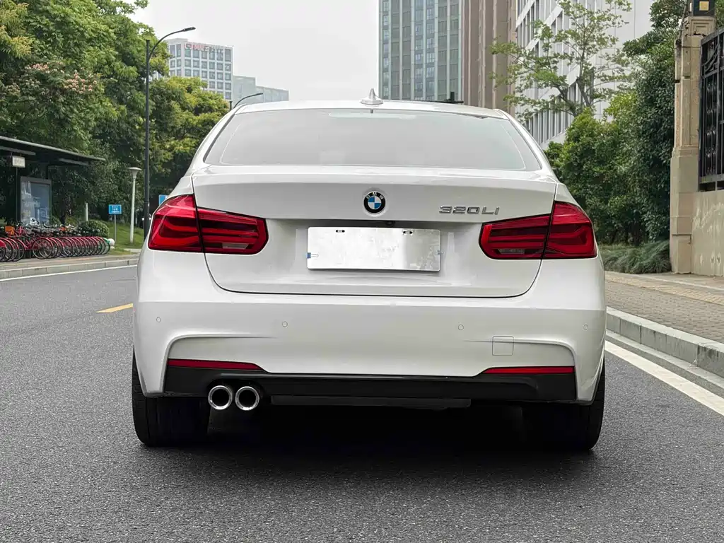 BMW 3 Series 2019 — фото 16