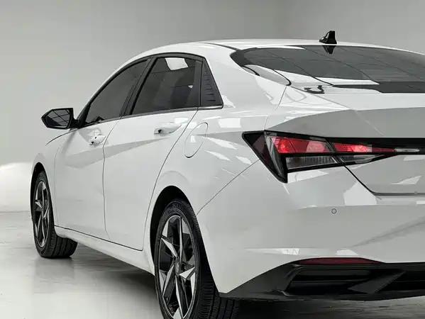 Hyundai Elantra 2022