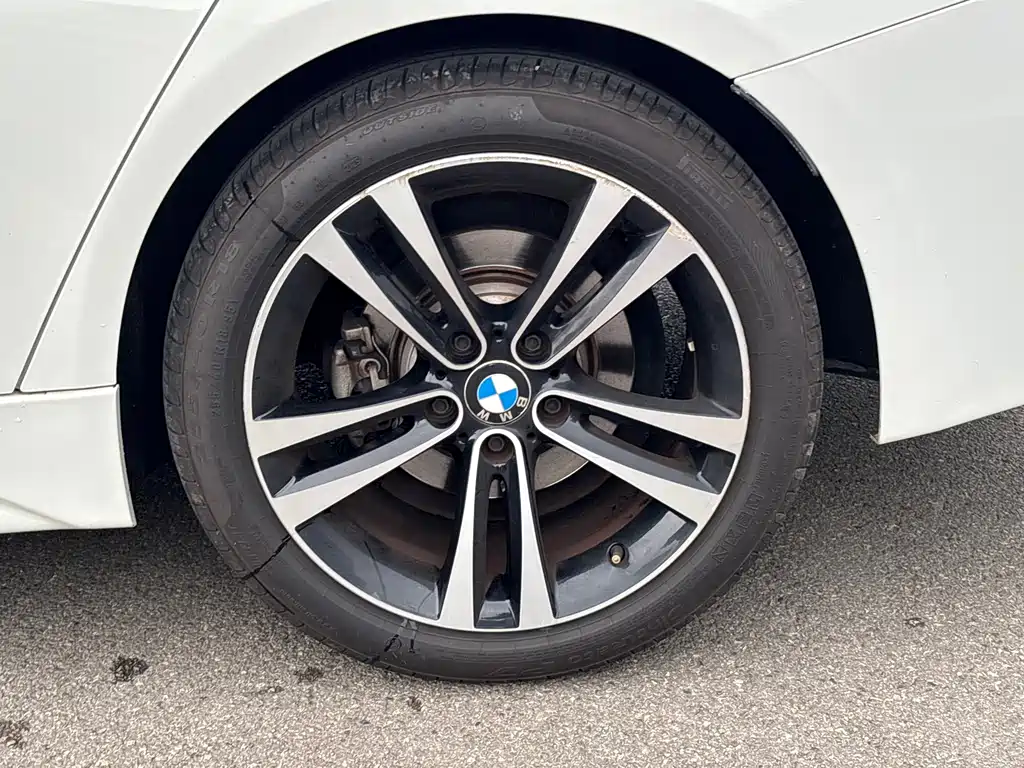 BMW 3 Series 2019 — фото 27