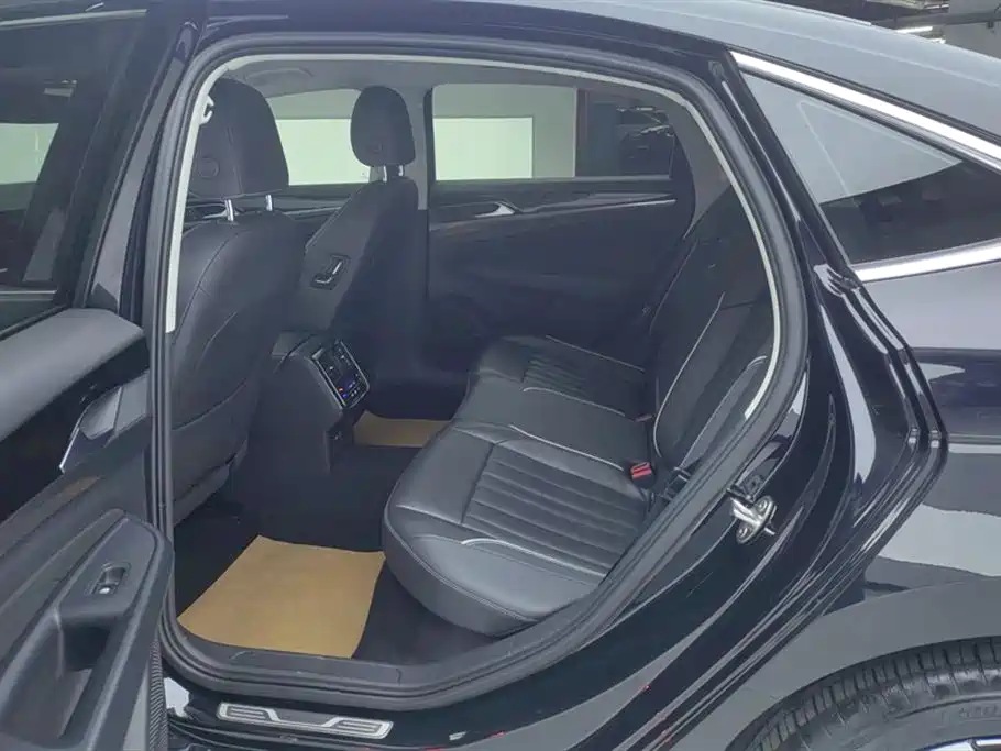 Volkswagen Passat 2023 — фото 11