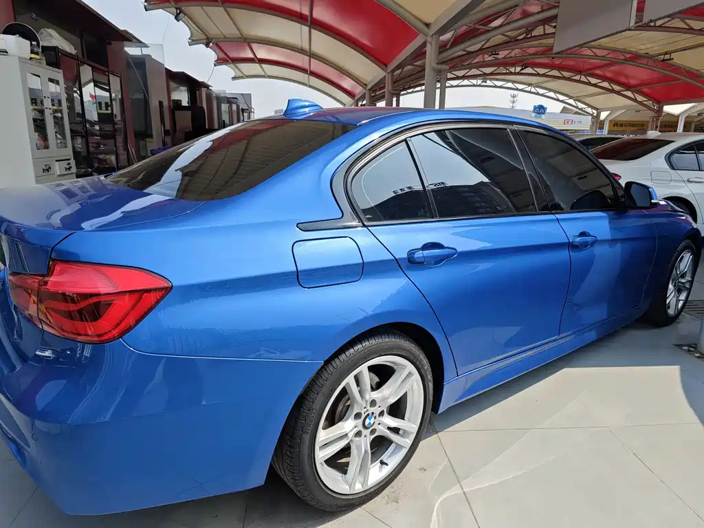 BMW 3 Series 2018 — фото 6