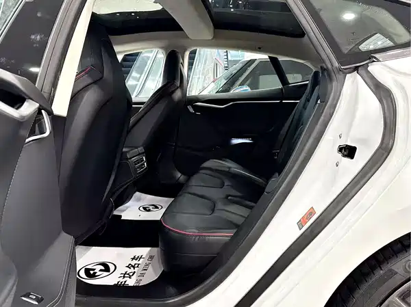 Tesla Model S 2014
