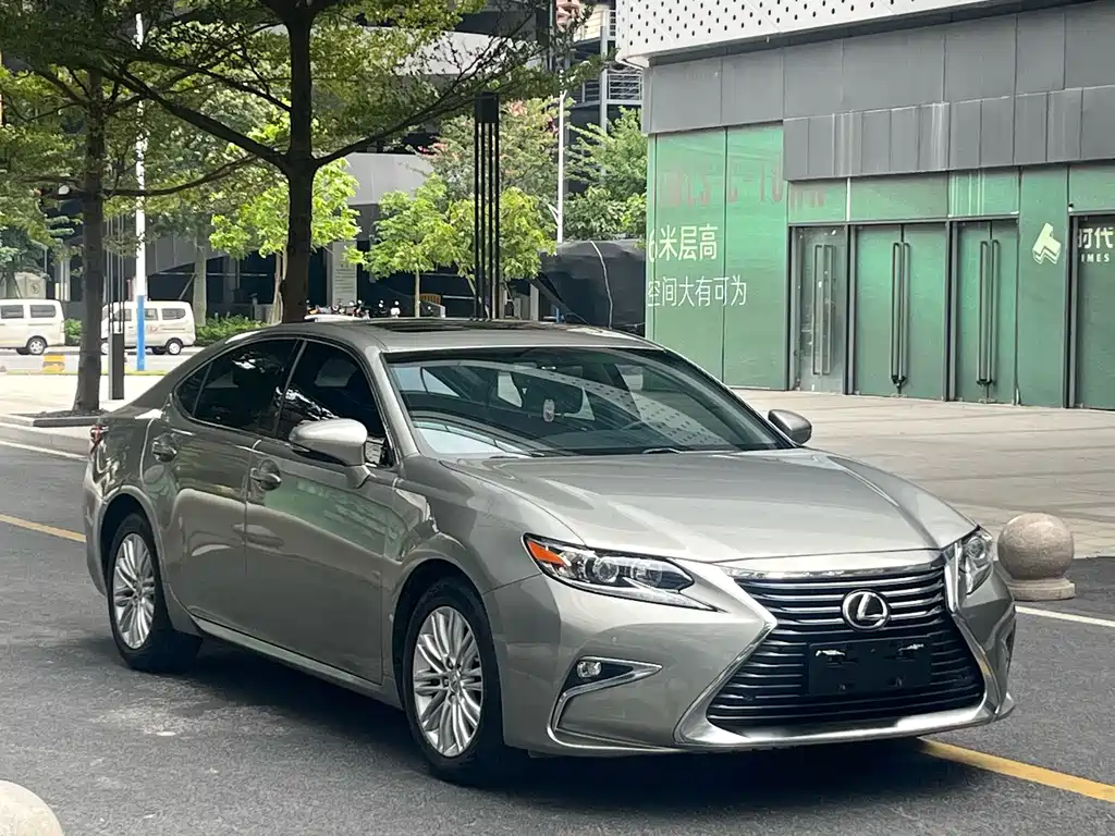Lexus ES 2018 — фото 2