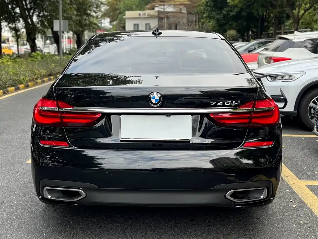BMW 7 Series 2018 — фото 10