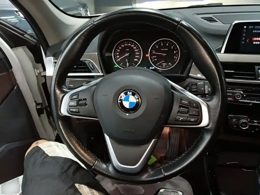 BMW X1 2018 — фото 11