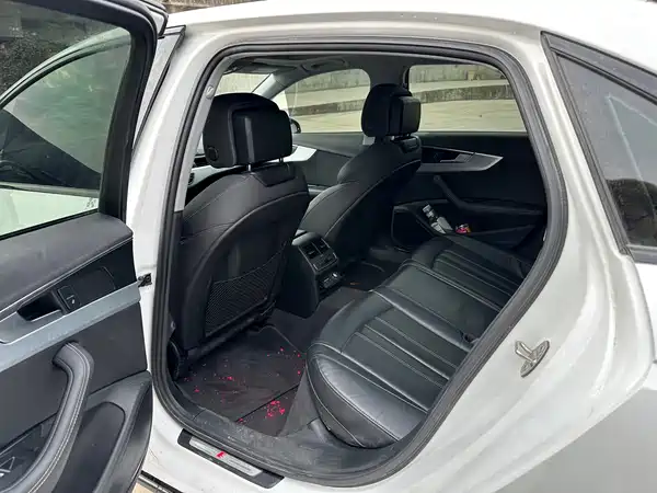 Audi A4L 2023