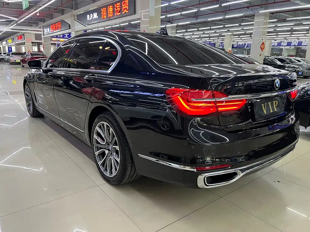 BMW 7 Series 2018 — фото 17