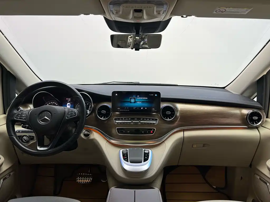 Mercedes-Benz V-Class 2023 — фото 17
