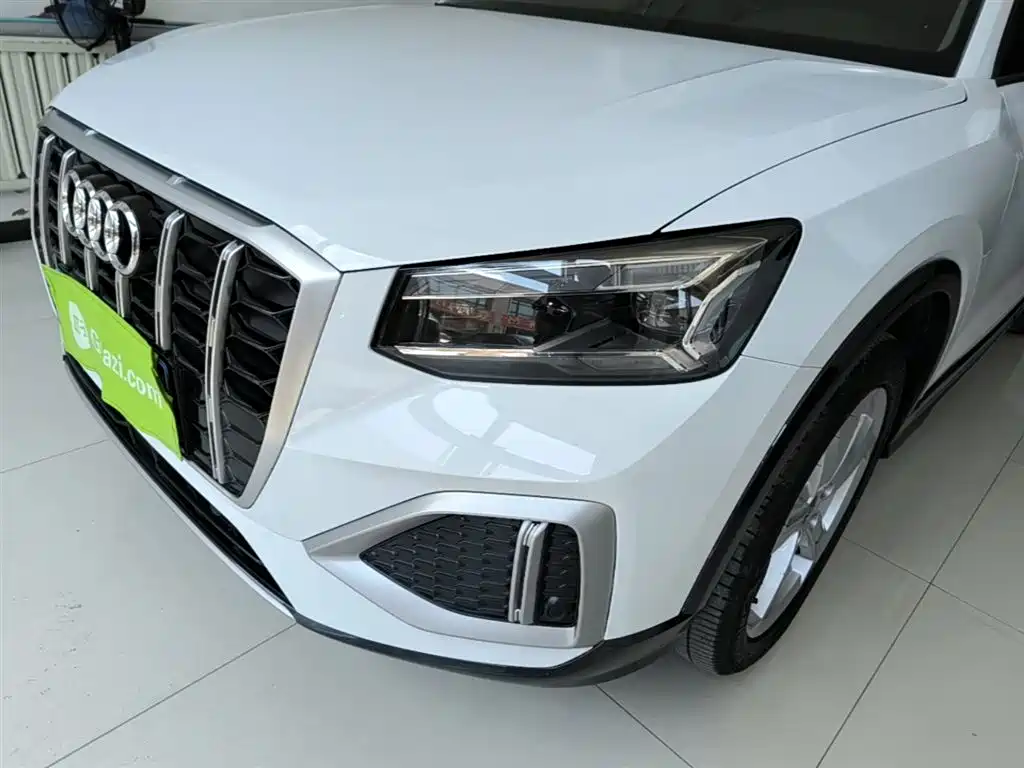 Audi Q2L 2023 — фото 24