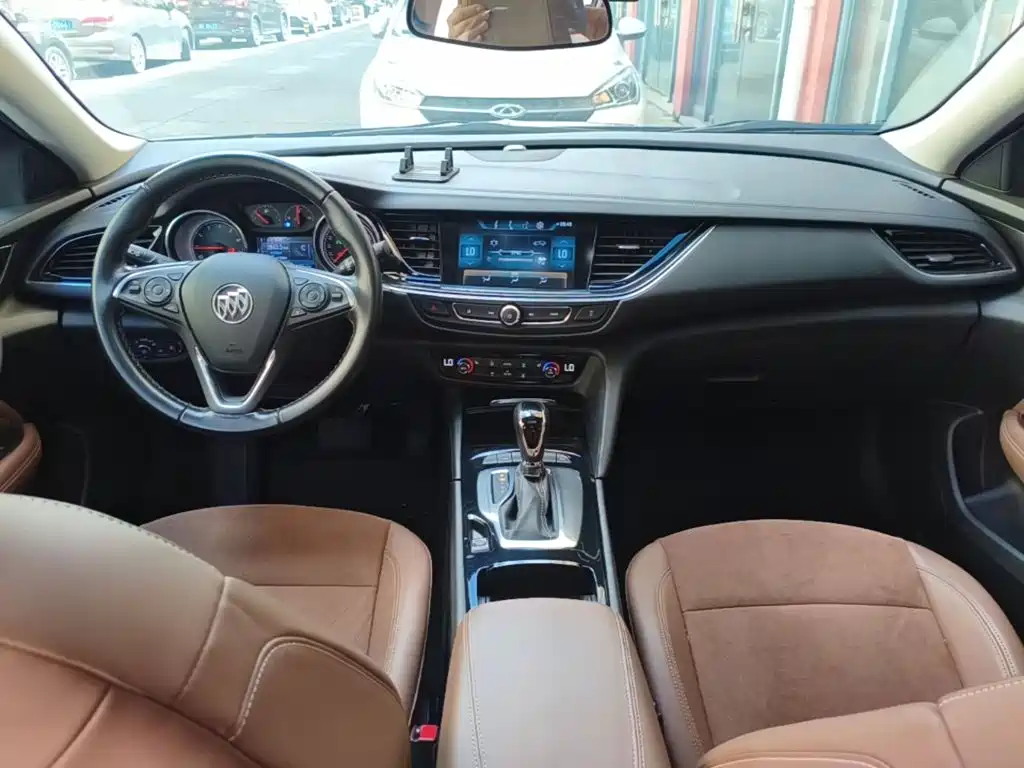 Buick Regal 2020 — фото 10