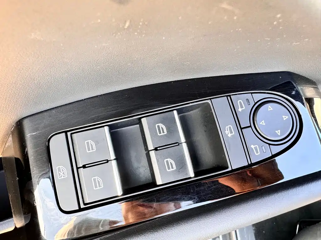 Mazda 3 Axela 2023 — фото 10