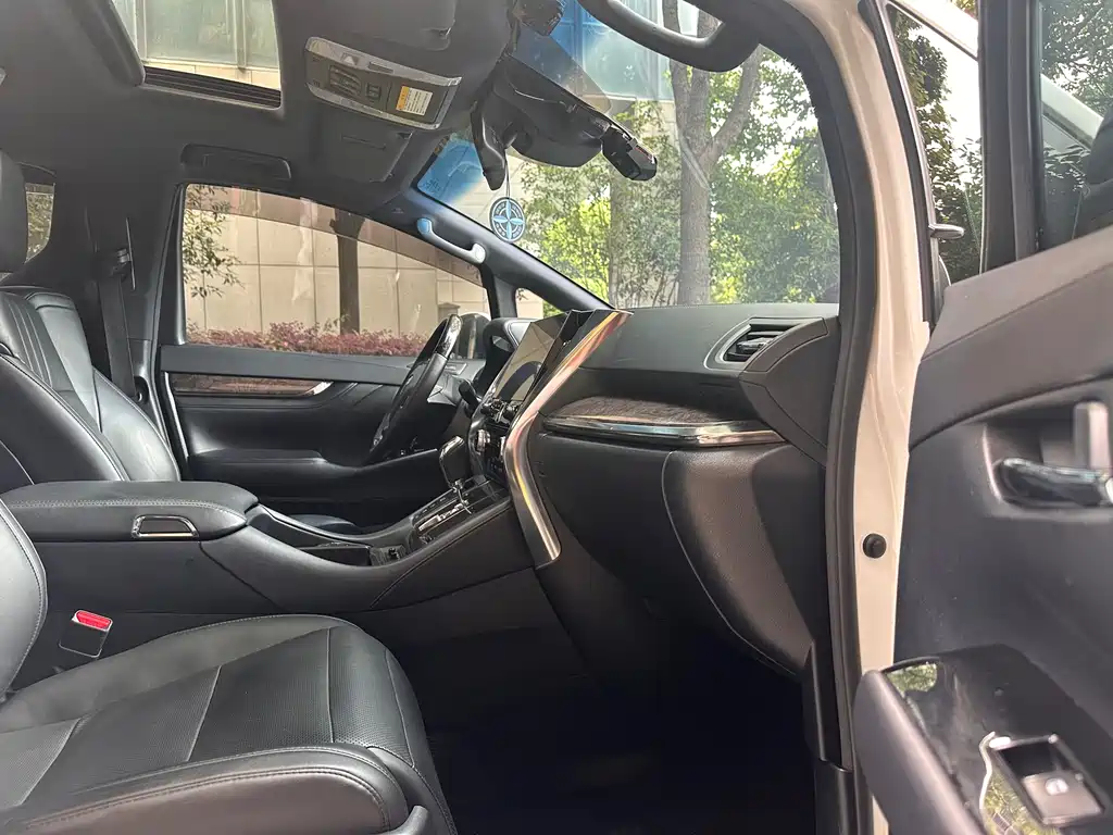 Toyota Alphard 2020 — фото 9