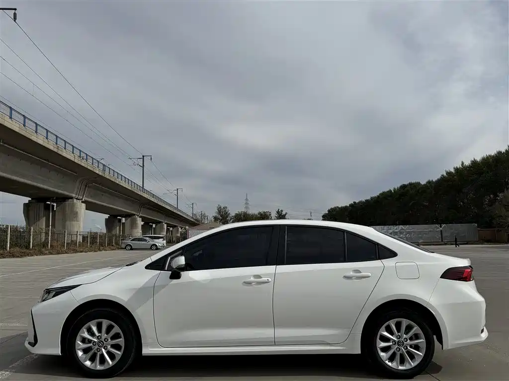 Toyota Corolla 2022 — фото 2