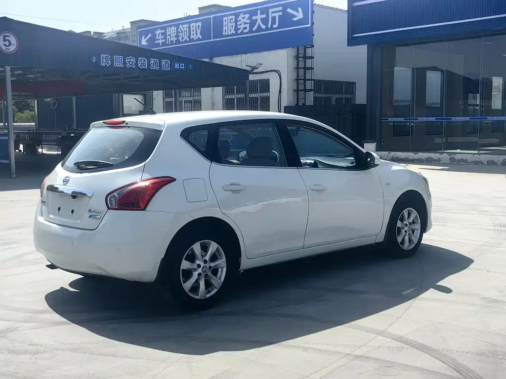 Nissan Tiida 2015 — фото 16