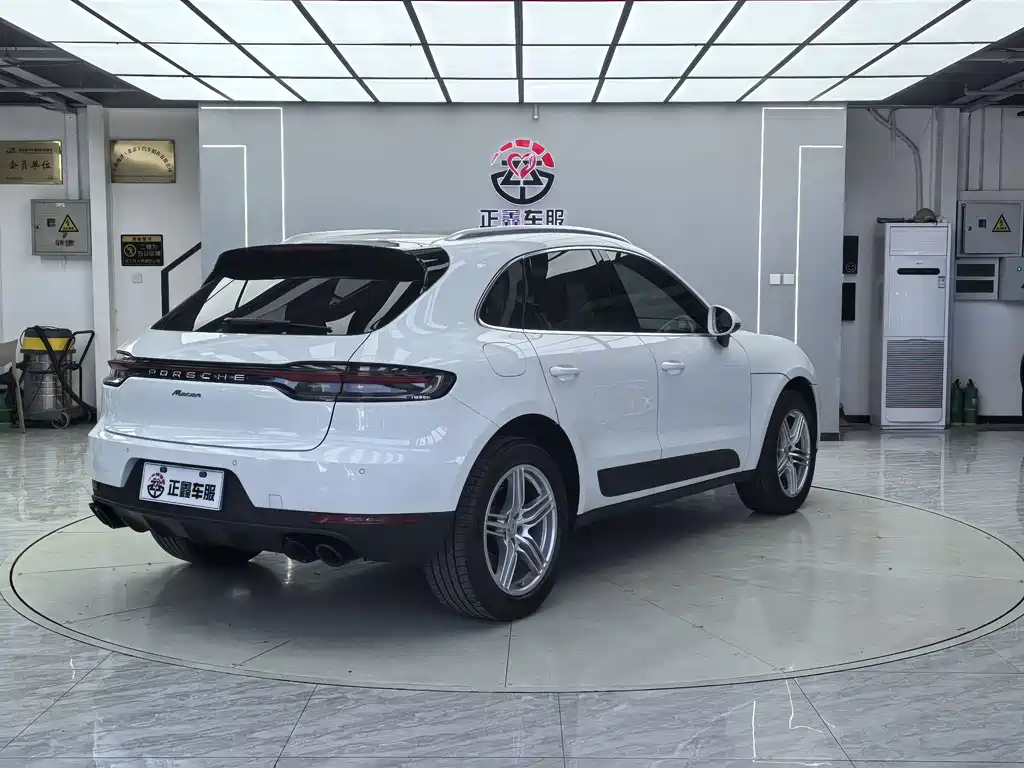 Porsche Macan 2019 — фото 14