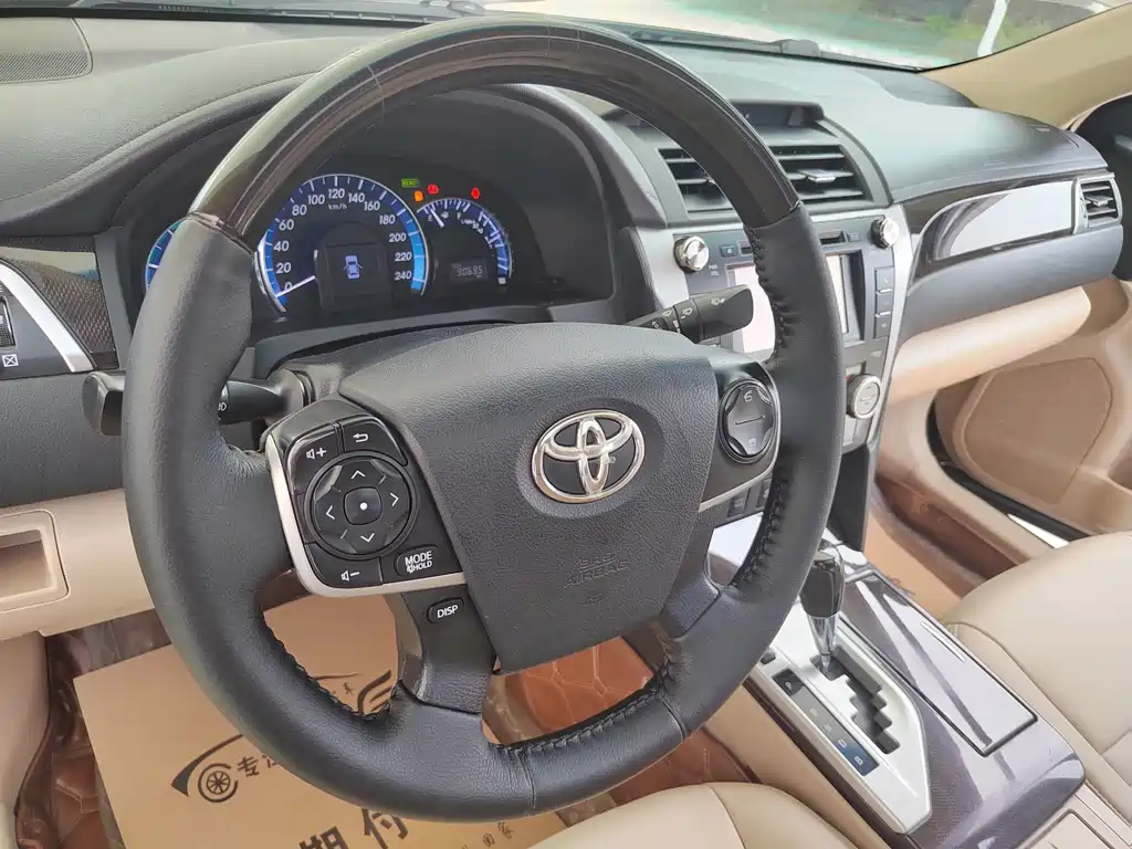 Toyota Camry 2012 — фото 10