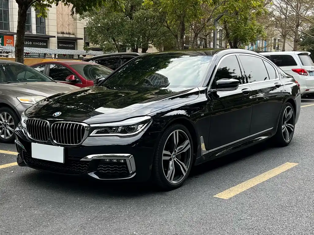 BMW 7 Series 2018 — фото 1
