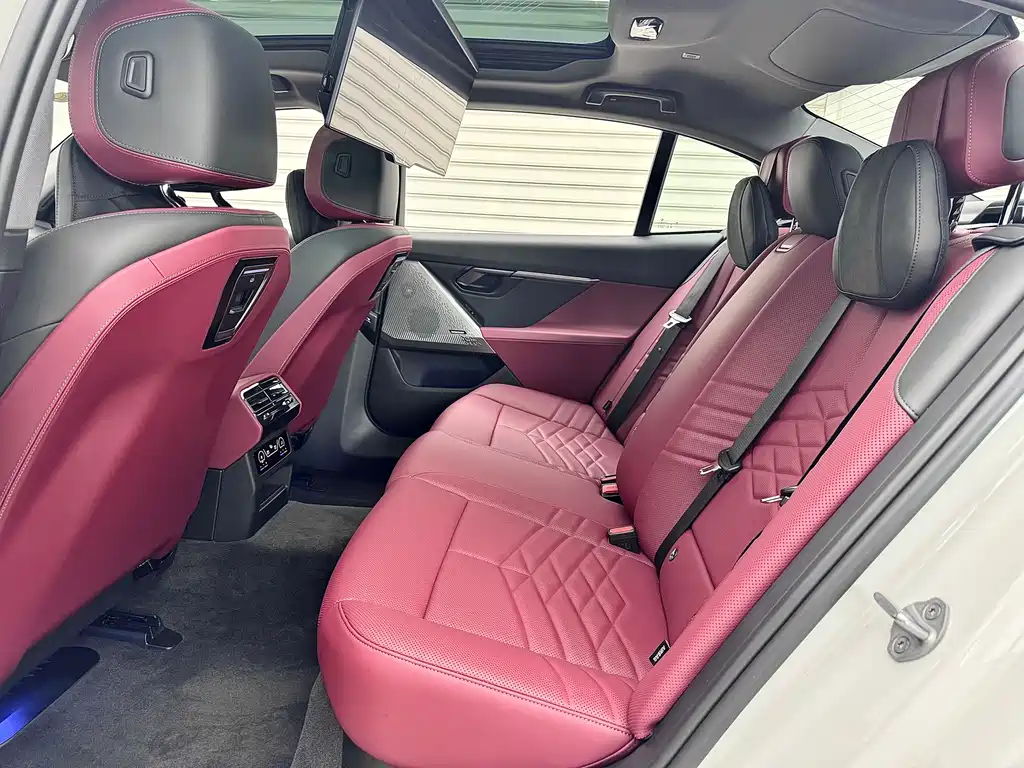 BMW i5 2025 — фото 10
