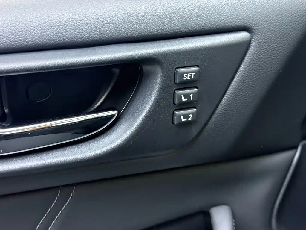 Subaru Legacy 2017 — фото 17