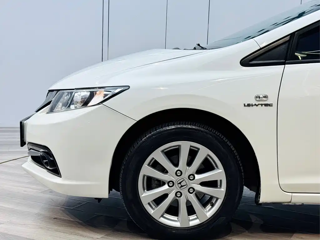 Honda Civic 2015 — фото 19