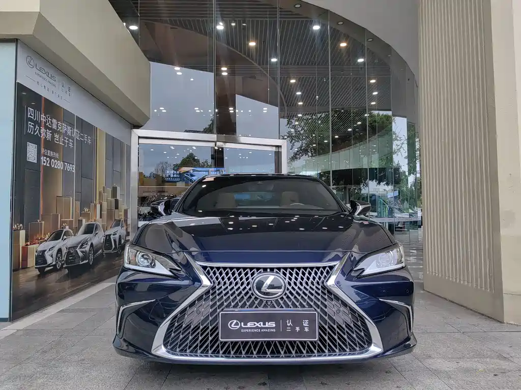 Lexus ES 2021 — фото 1