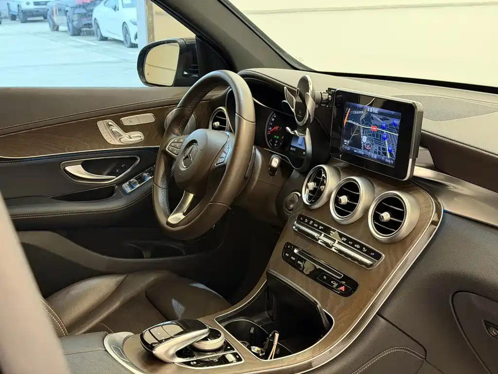 Mercedes-Benz GLC 2019 — фото 12
