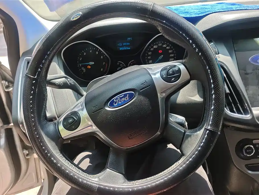 Ford Focus 2014 — фото 15