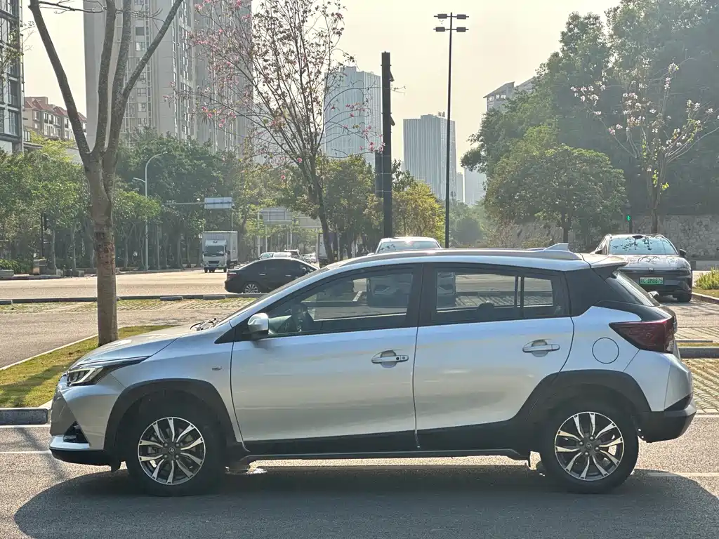 Toyota Yaris L 2022 — фото 13