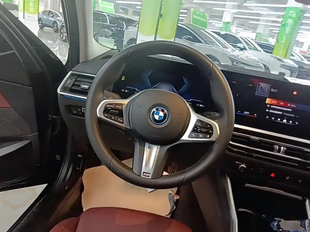 BMW i3 2024 — фото 11