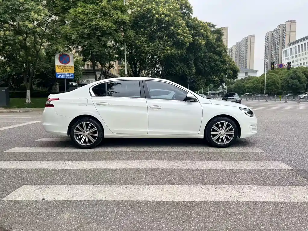 Peugeot 408 2015 — фото 7