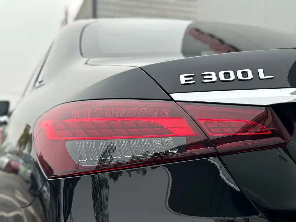 Mercedes-Benz E-Class 2023 — фото 40