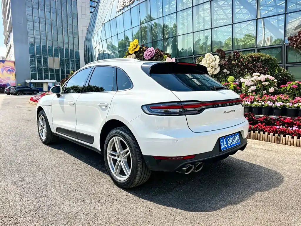 Porsche Macan 2019 — фото 17