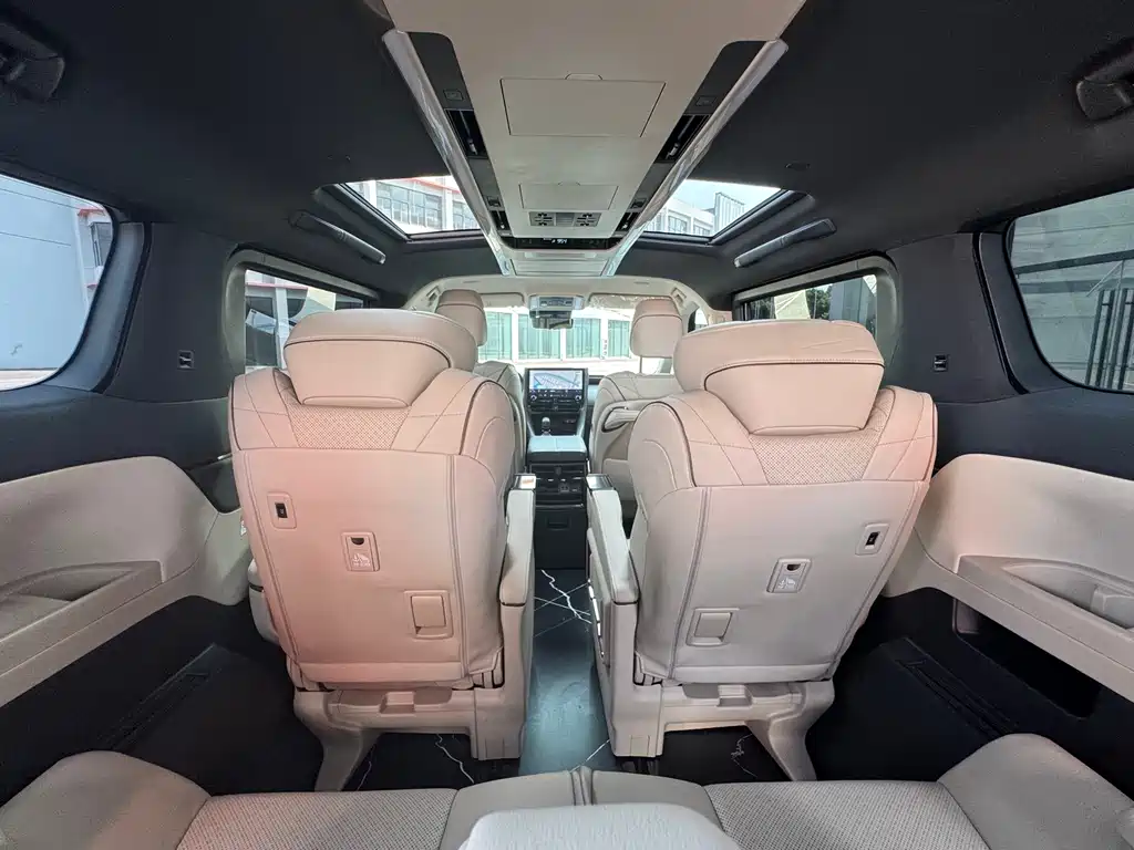 Toyota Alphard 2024 — фото 19