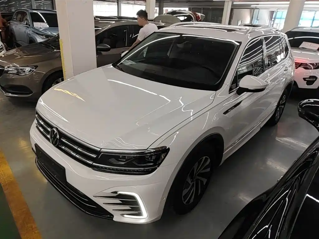 Volkswagen Tiguan L PHEV 2021 — фото 1
