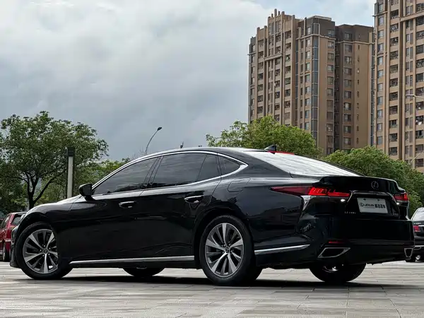 Lexus LS 2018