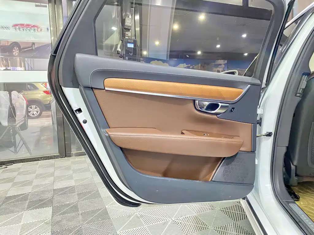 Volvo S90 2020 — фото 13