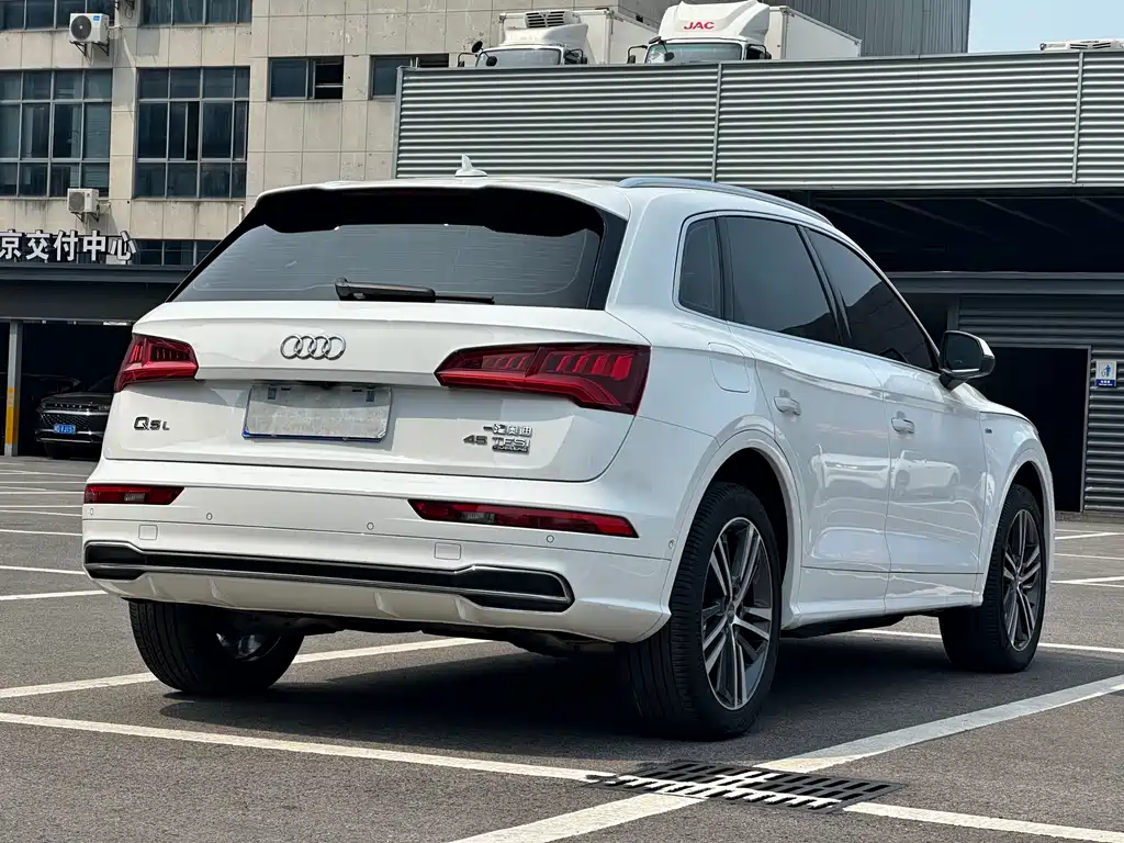 Audi Q5L 2020