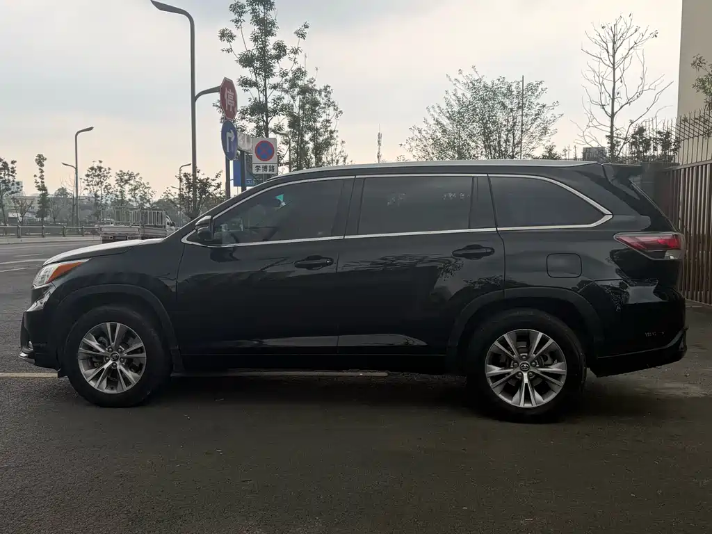 Toyota Highlander 2017 — фото 11
