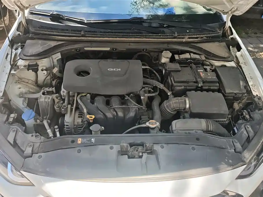 Hyundai Elantra 2016 — фото 10