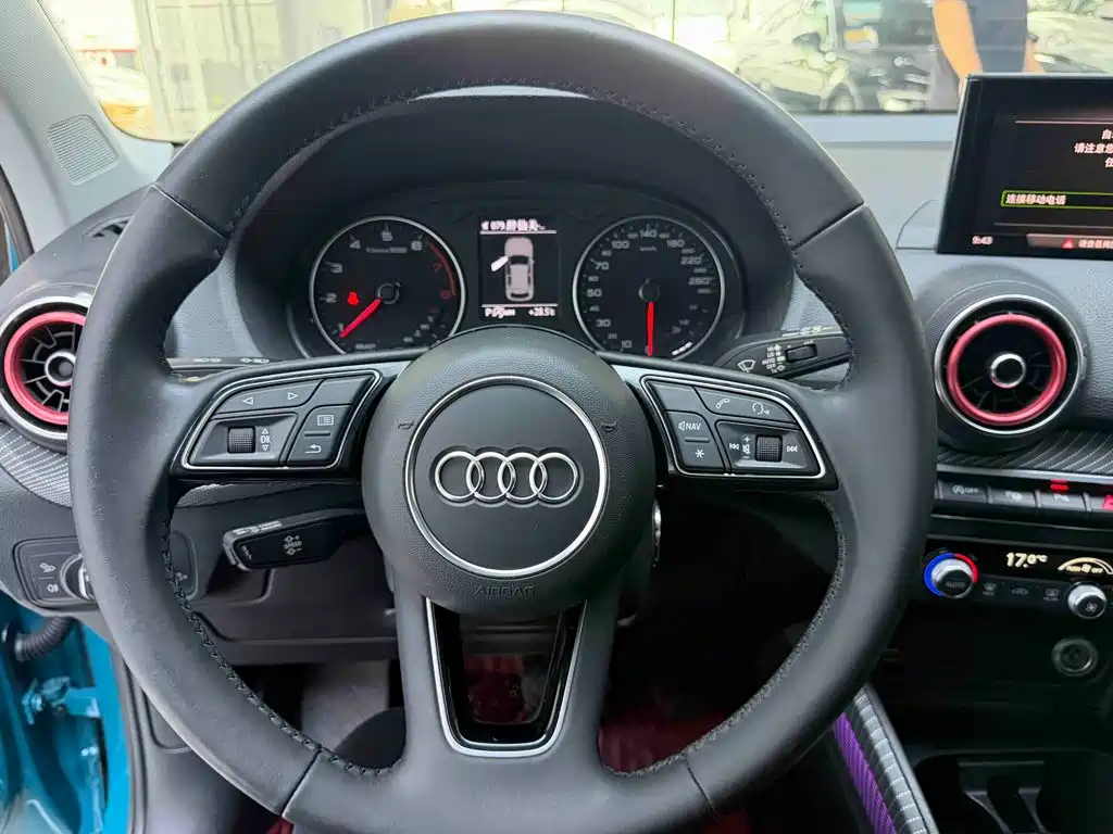 Audi Q2L 2019 — фото 14