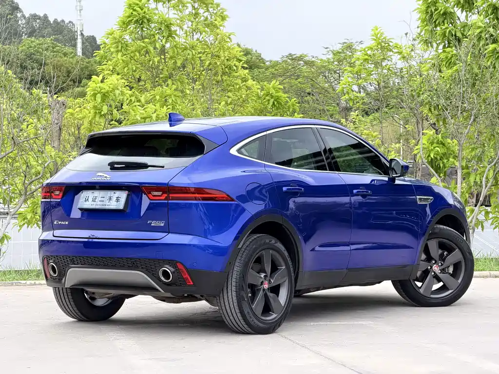 Jaguar E-PACE 2020 — фото 11