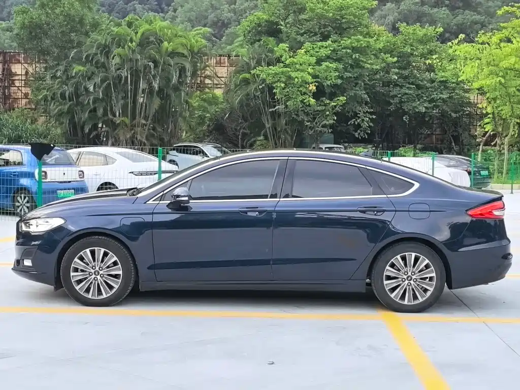Ford Mondeo New Energy 2020 — фото 10