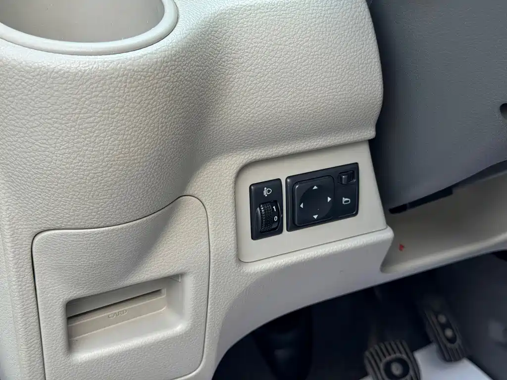 Nissan NV200 2017 — фото 9
