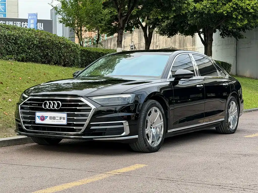 Audi A8 2021 — фото 1