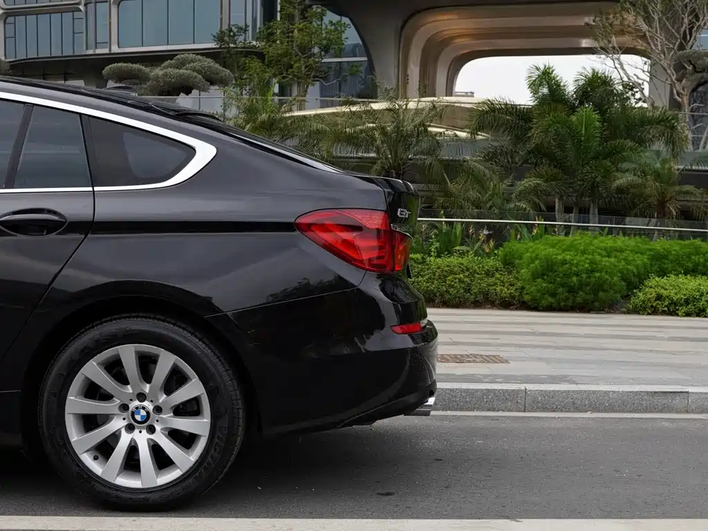 BMW 5 Series GT 2013 — фото 20