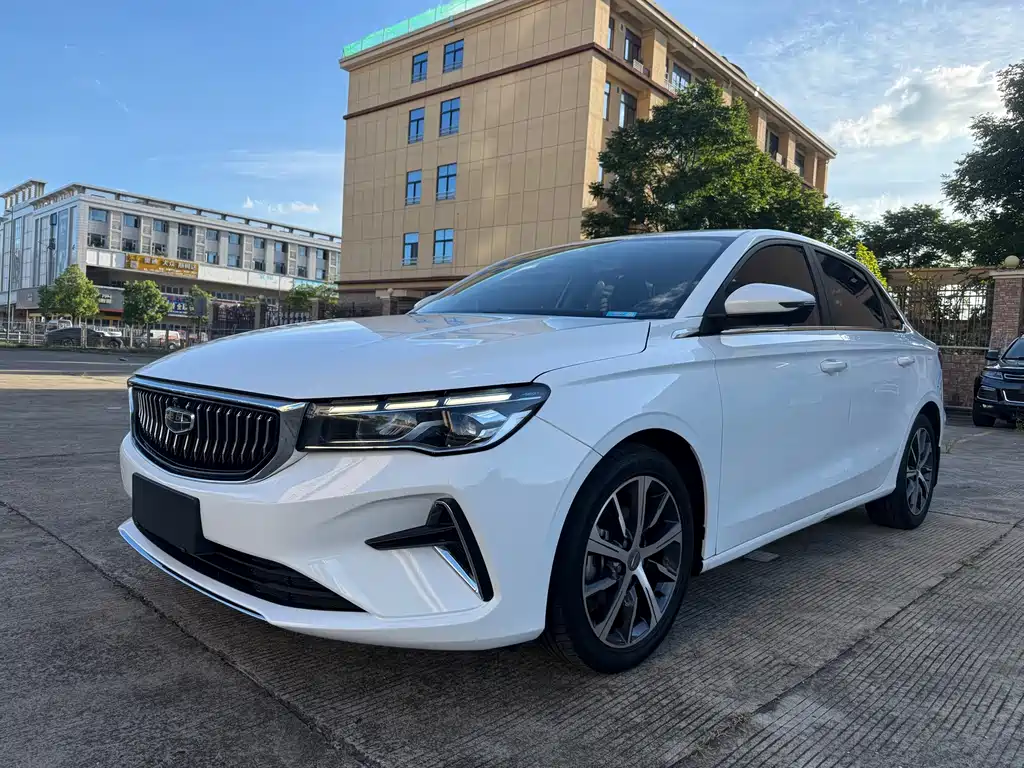 Geely Emgrand 2021