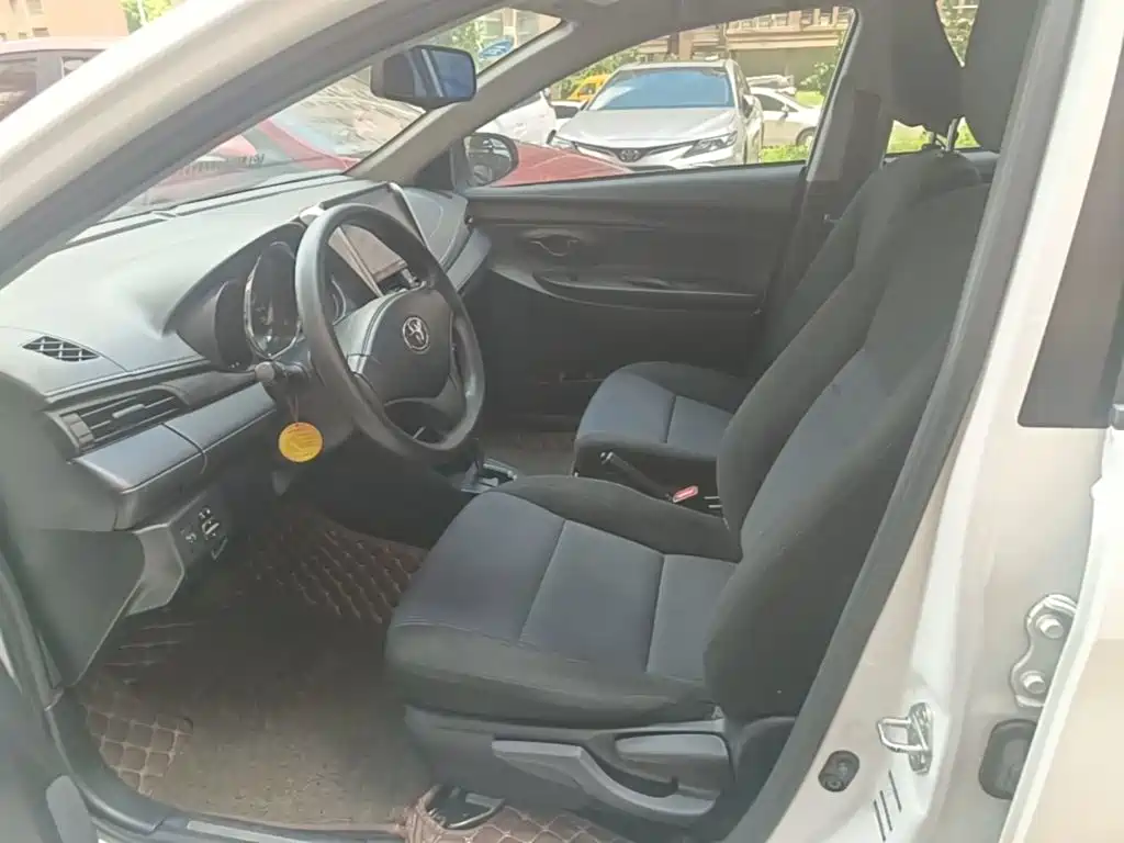 Toyota Yaris L 2018 — фото 15